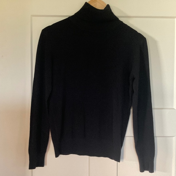 JOSEPH A. Classic Turtle Neck Sweater Black Medium - Picture 1 of 6